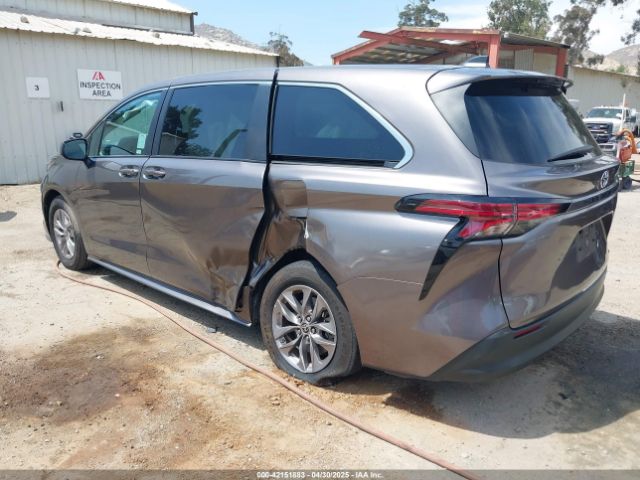 5TDKRKEC6NS106342 Toyota SIENNA LE