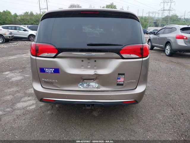 Chrysler Pacifica Limited 2017 2C4RC1GG4HR537737 Image 17
