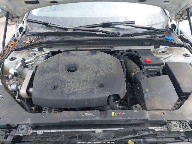 7JRA22TK7KG017283 Volvo S60 T6 Momentum