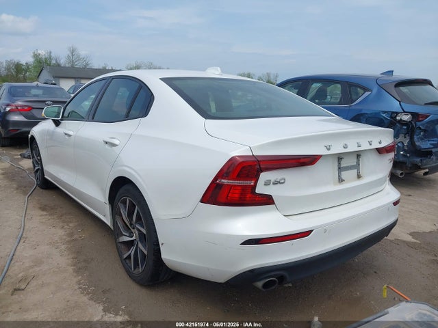 7JRA22TK7KG017283 Volvo S60 T6 Momentum
