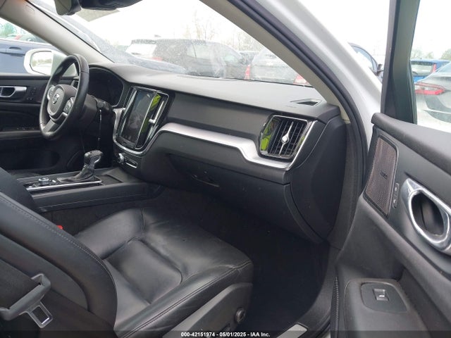 7JRA22TK7KG017283 Volvo S60 T6 Momentum
