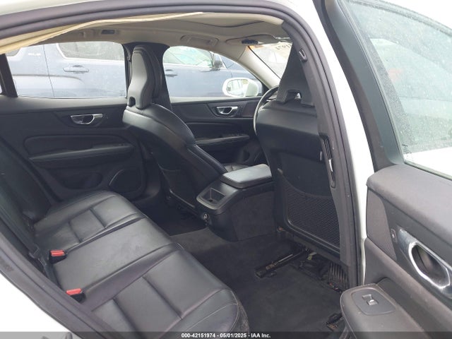 7JRA22TK7KG017283 Volvo S60 T6 Momentum