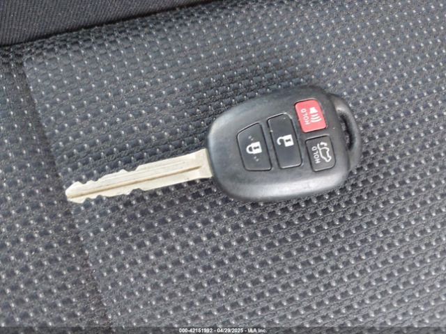 JTMRFREVXGJ061164 Toyota Rav4 Xle