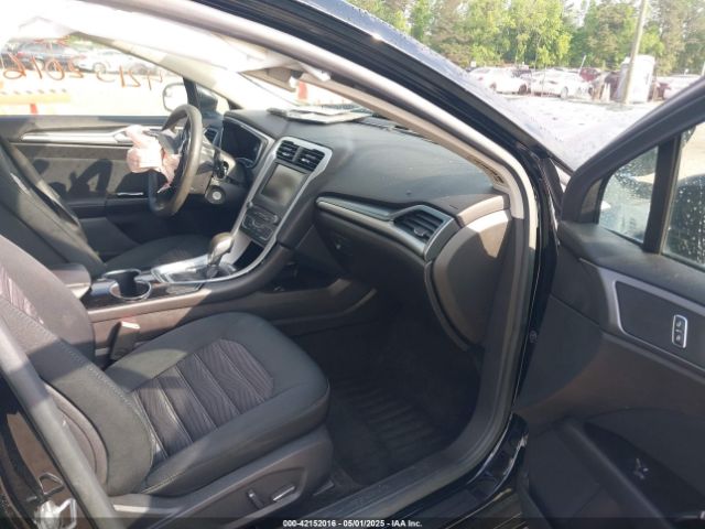 3FA6P0HD3GR111090 Ford FUSION SE