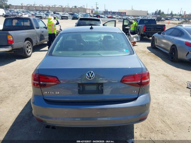 3VWDB7AJ7JM228990 Volkswagen Jetta 1.4t Se/1.4t Wolfsburg Edition
