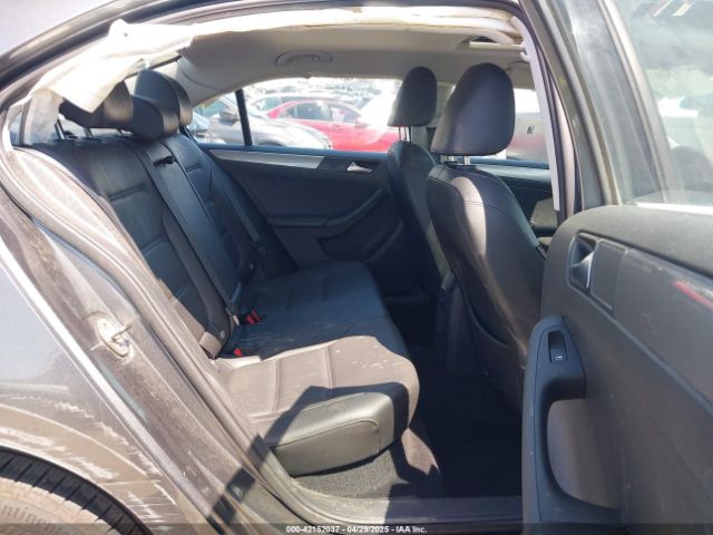3VWDB7AJ7JM228990 Volkswagen Jetta 1.4t Se/1.4t Wolfsburg Edition