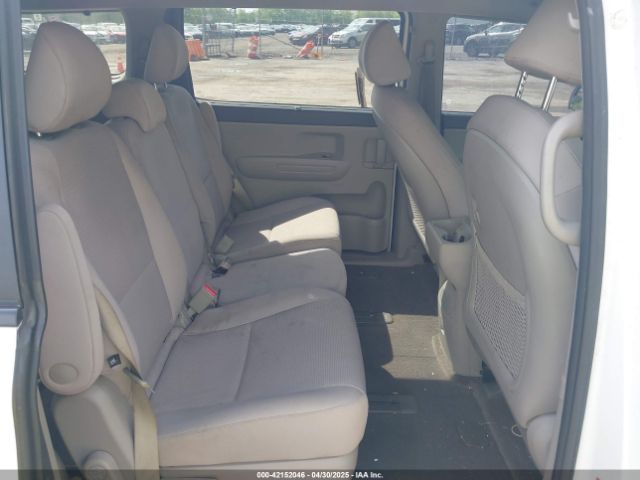 KNDMB5C11H6270103 KIA SEDONA LX