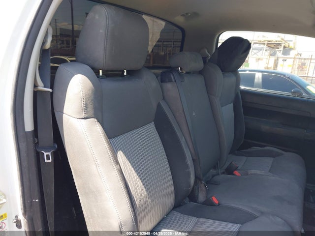 5TFNY5F15HX213864 Toyota Tundra Sr 5.7l V8