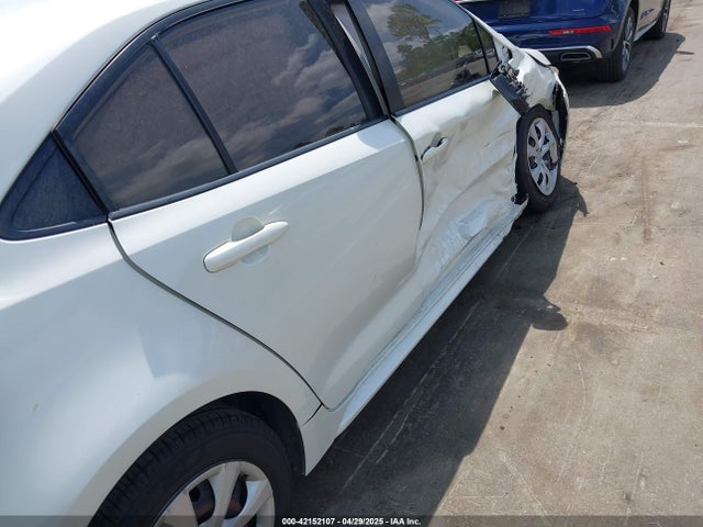 JTDEPRAE8LJ016624 Toyota COROLLA LE