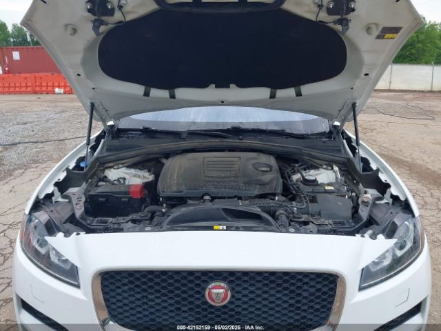 SADCJ2FX8JA329233 Jaguar F-pace 25t Premium