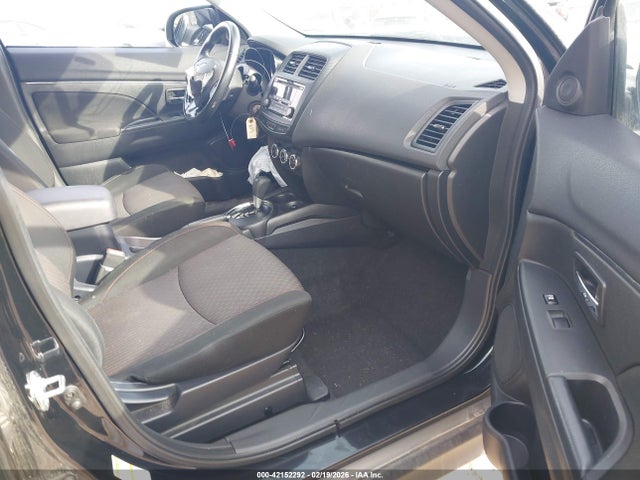 2017 MITSUBISHI OUTLANDER SPORT JA4AP3AUXHZ003850 Photo 4