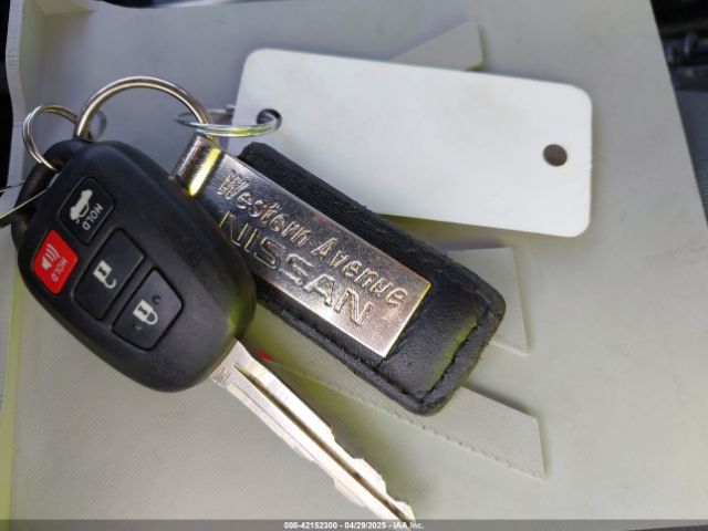 5YFBURHE3HP598684 Toyota COROLLA LE