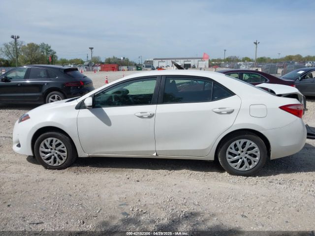 5YFBURHE3HP598684 Toyota COROLLA LE