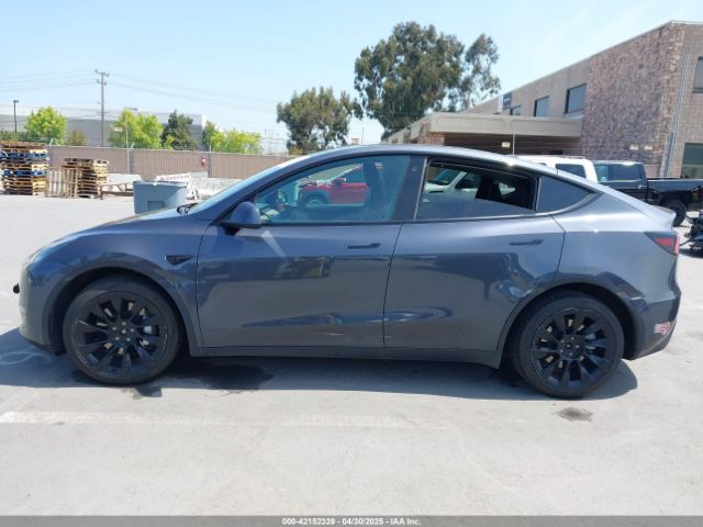 7SAYGDEE3NF422205 Tesla Model Y Long Range Dual Motor All-wheel Drive