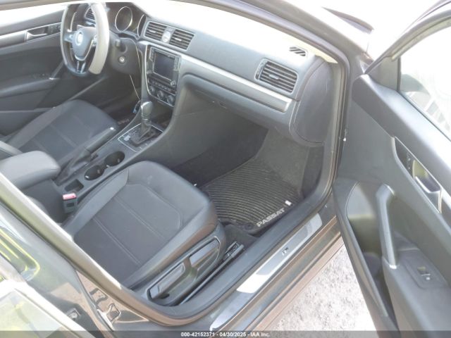 1VWDT7A32HC008327 Volkswagen Passat 1.8t R-line