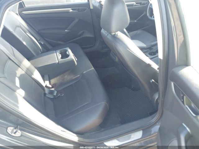 1VWDT7A32HC008327 Volkswagen Passat 1.8t R-line