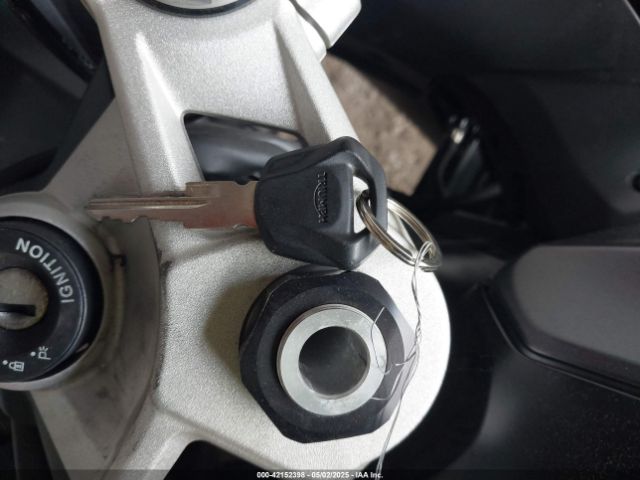 2025 TRIUMPH MOTORCYCLE DAYTONA SMTL23UF9STBU2408 Photo 10