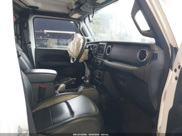 1C4HJXEG3JW116404 Jeep Wrangler Unlimited Sahara 4x4