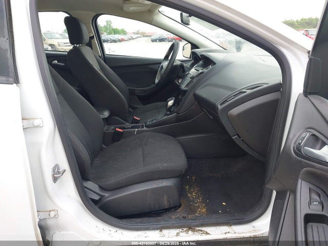 1FADP3K28HL226106 Ford FOCUS SE