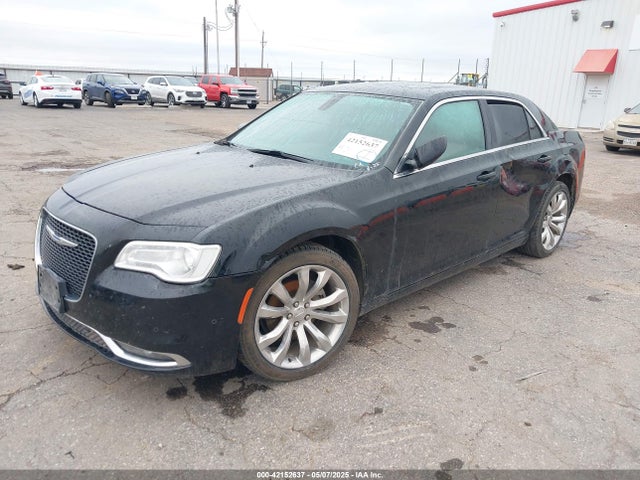 Chrysler 300 Limited 2015 2C3CCAAG4FH853922 Image 2