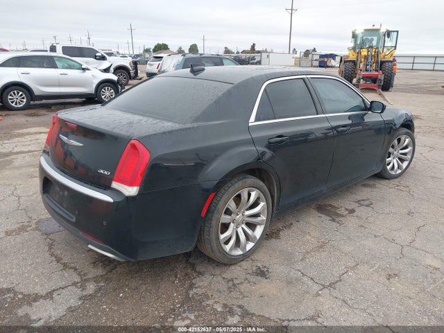 Chrysler 300 Limited 2015 2C3CCAAG4FH853922 Image 4