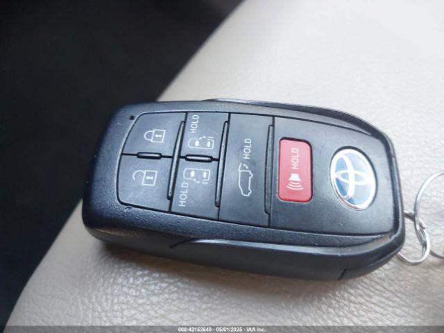 5TDYRKEC2MS028134 Toyota SIENNA XLE