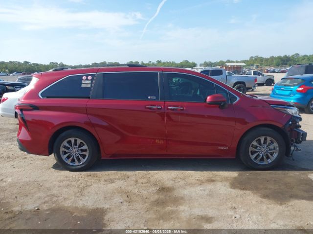 5TDYRKEC2MS028134 Toyota SIENNA XLE