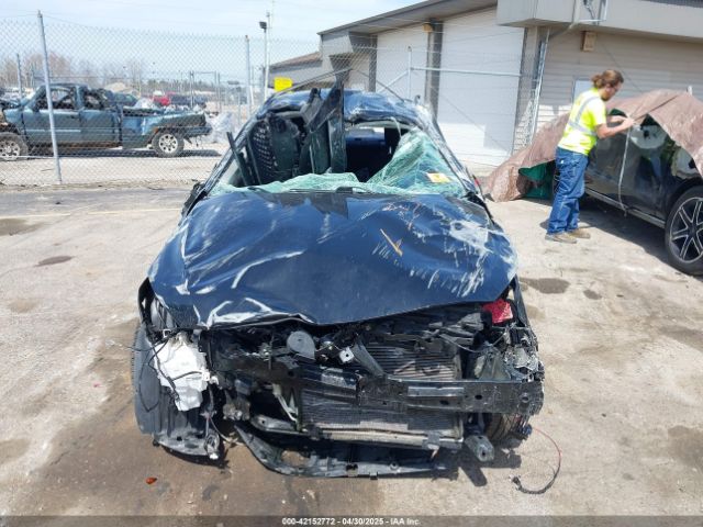 3MYDLBYV9KY509261 Toyota YARIS LE