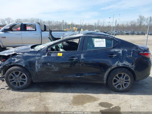 3MYDLBYV9KY509261 Toyota YARIS LE