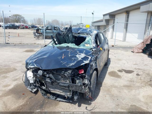 3MYDLBYV9KY509261 Toyota YARIS LE