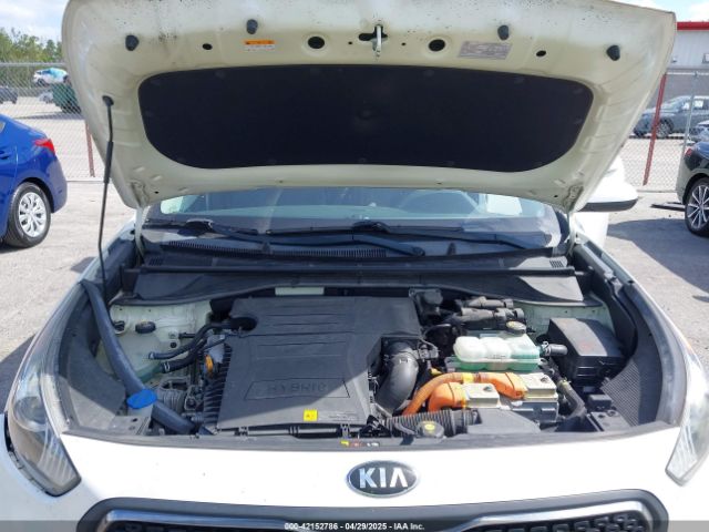 KNDCB3LC1K5239853 KIA NIRO LX