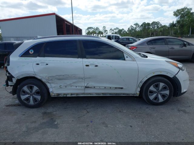 KNDCB3LC1K5239853 KIA NIRO LX