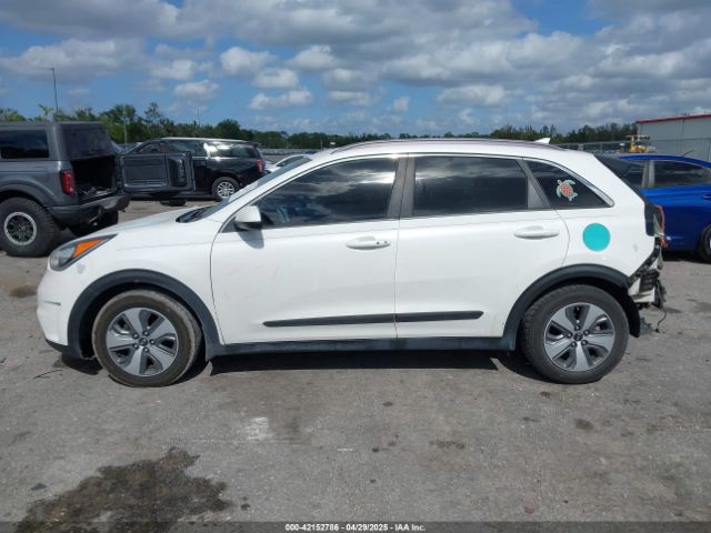 KNDCB3LC1K5239853 KIA NIRO LX