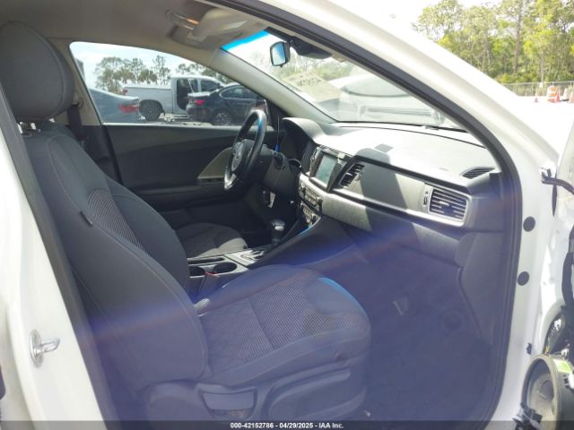 KNDCB3LC1K5239853 KIA NIRO LX