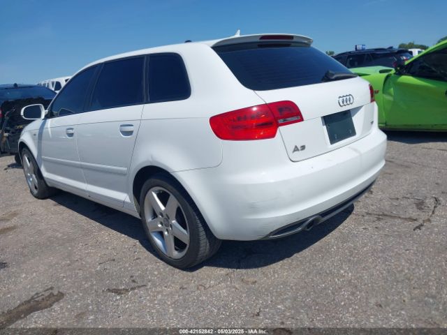 2011 AUDI A3 WAUBJBFM8BA059643 Photo 2