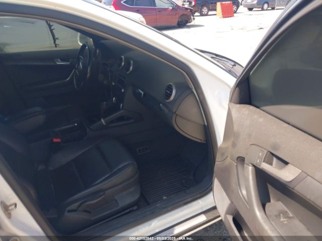2011 AUDI A3 WAUBJBFM8BA059643 Photo 4