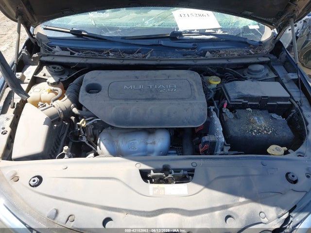 1C3CCCAB5GN160138 Chrysler 200