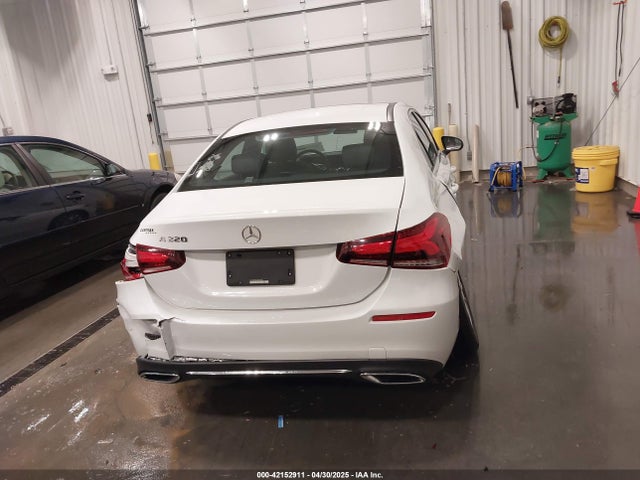 W1K3G4EB6LW044084 Mercedes-Benz A 220