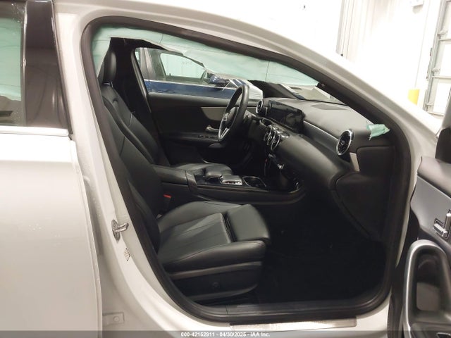 W1K3G4EB6LW044084 Mercedes-Benz A 220