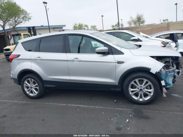 1FMCU0GD1KUB81935 Ford ESCAPE SE