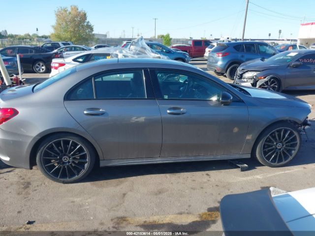 WDD3G4FB4KW001165 Mercedes-Benz A 220 4matic