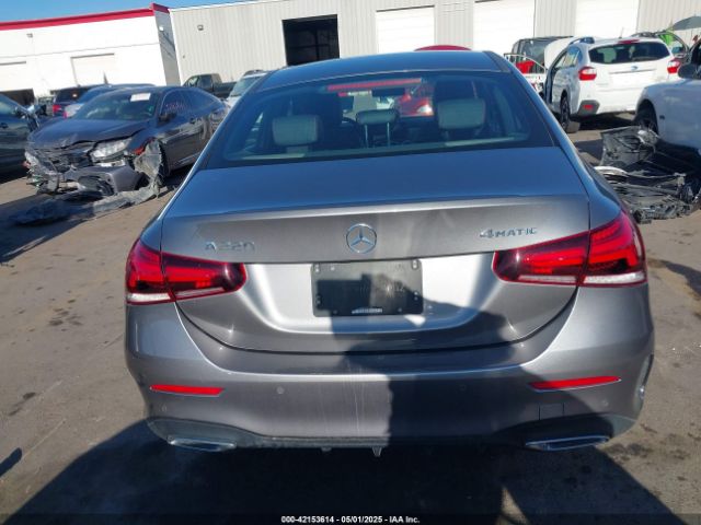 WDD3G4FB4KW001165 Mercedes-Benz A 220 4matic