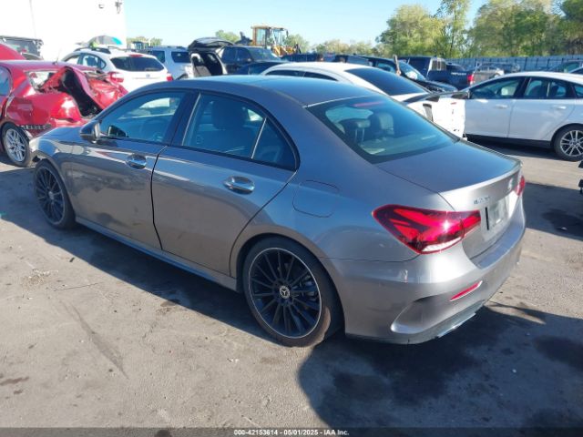 WDD3G4FB4KW001165 Mercedes-Benz A 220 4matic