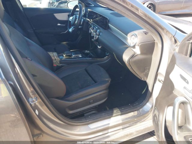 WDD3G4FB4KW001165 Mercedes-Benz A 220 4matic
