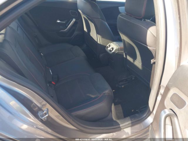 WDD3G4FB4KW001165 Mercedes-Benz A 220 4matic