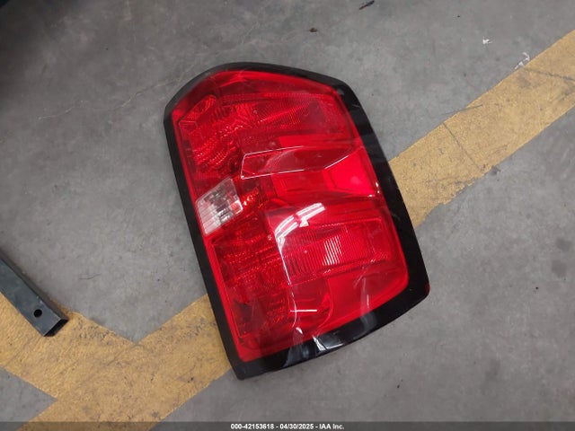 1GCVKREC1JZ151188 Chevrolet Silverado 1500 1lt
