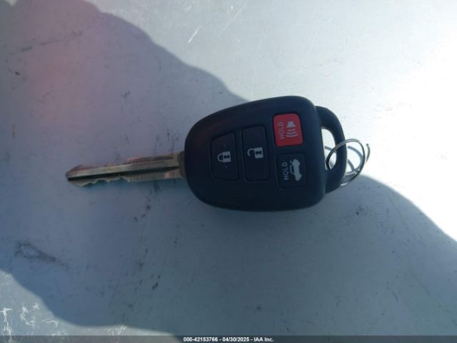 5YFBURHE1KP865263 Toyota COROLLA LE
