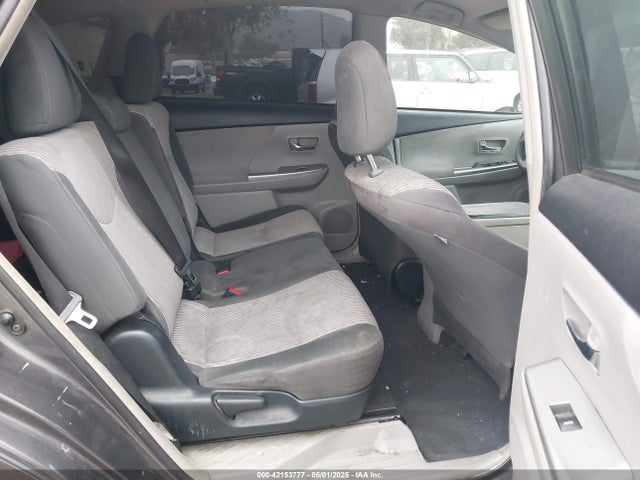 JTDZN3EU5GJ052489 Toyota Prius V Two