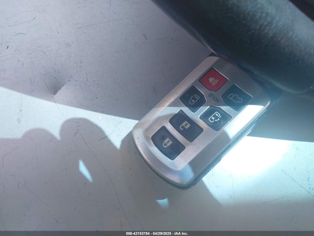 5TDYK3DCXGS722960 Toyota Sienna Xle 8 Passenger