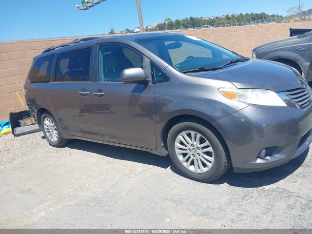 5TDYK3DCXGS722960 Toyota Sienna Xle 8 Passenger